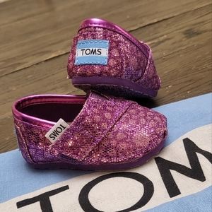 Toms baby girl shoes shiny purple size 2